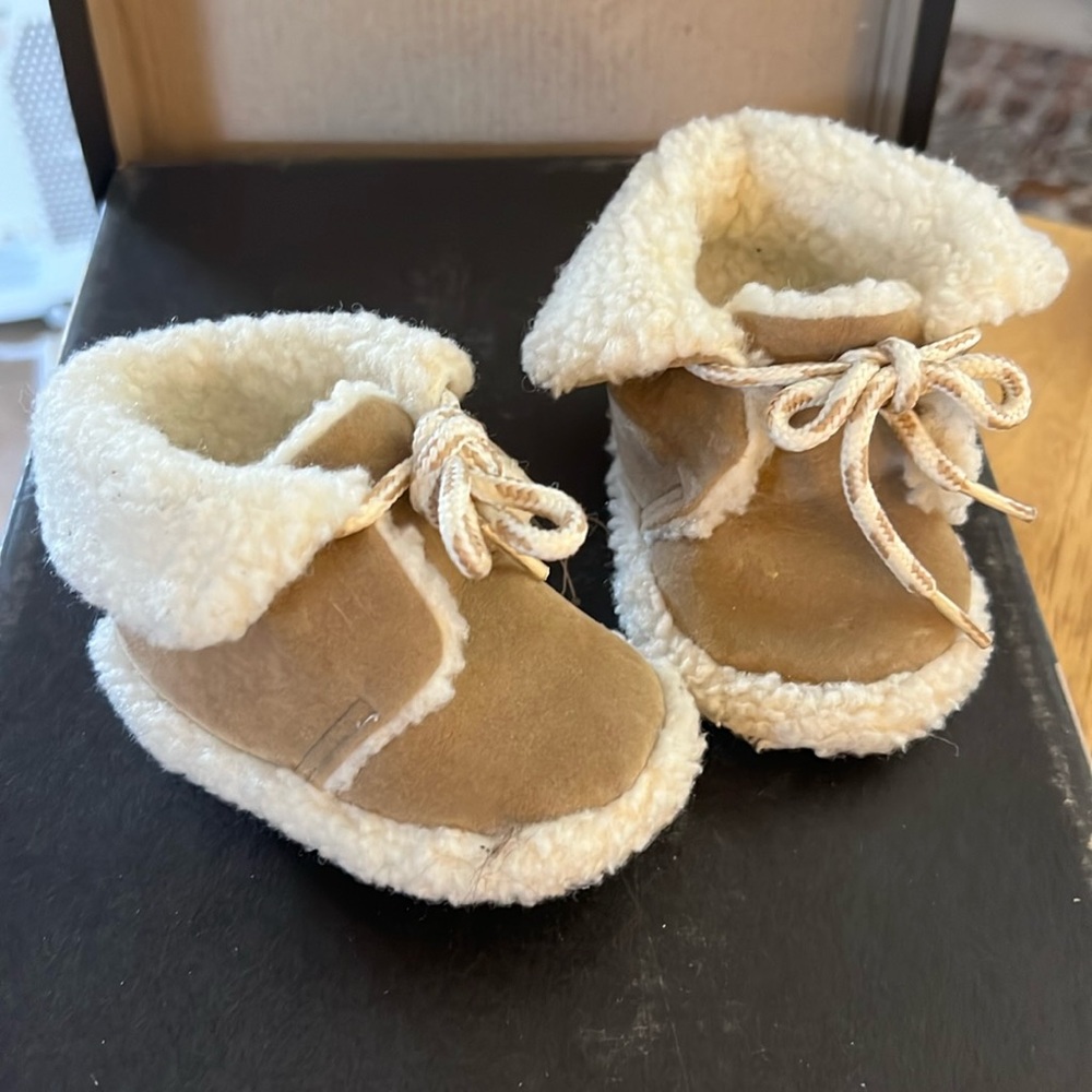 Toddler Moccasins Unisex Size 3 Toddler EXCELLENT CONDITION